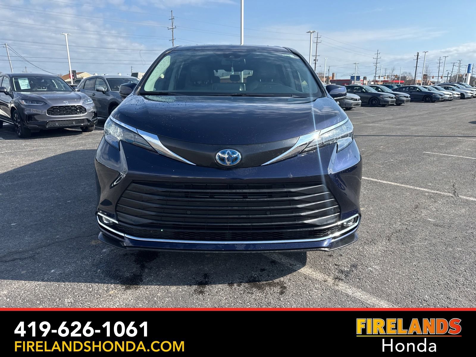 Used 2024 Toyota Sienna XLE image 8