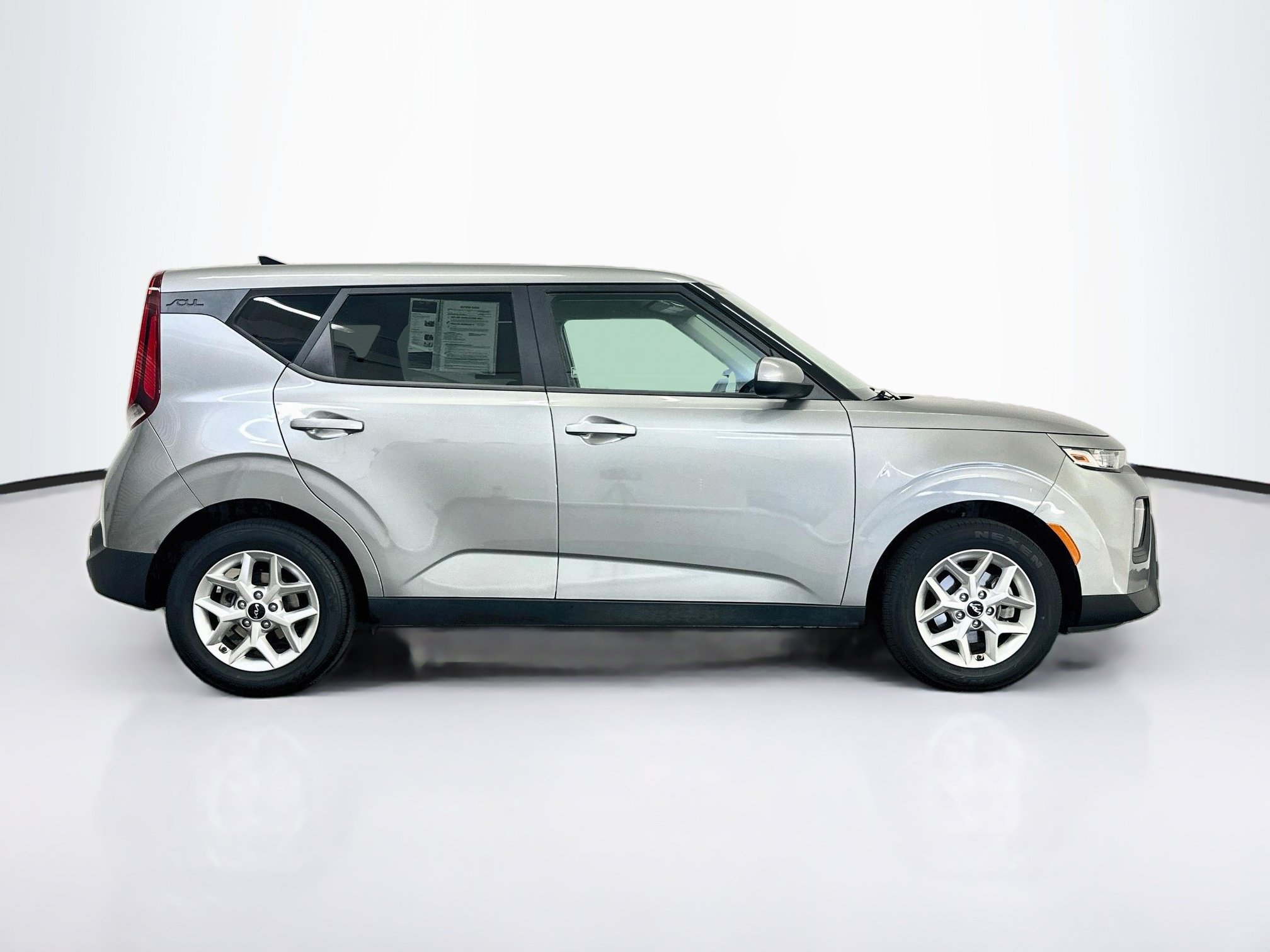Used 2022 Kia Soul LX w/ Technology Package FWD image 10
