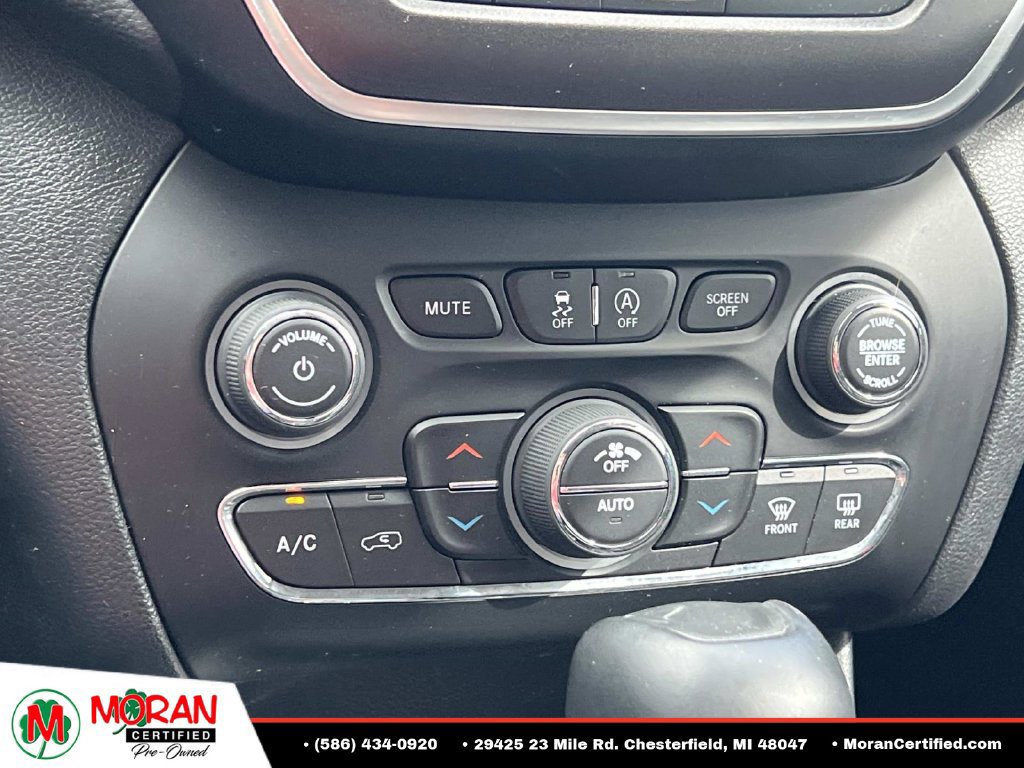 Used 2020 Jeep Cherokee Trailhawk w/ Cold Weather Group AWD/4WD image 24