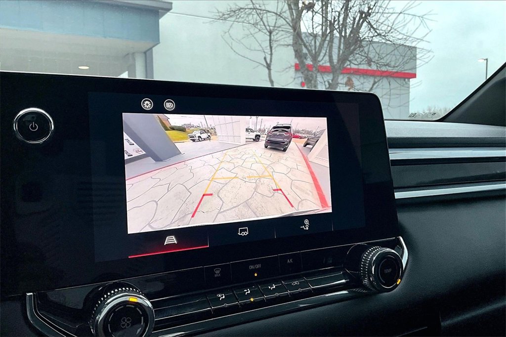 Used 2024 GMC Canyon Elevation w/ Trailering Package image 12