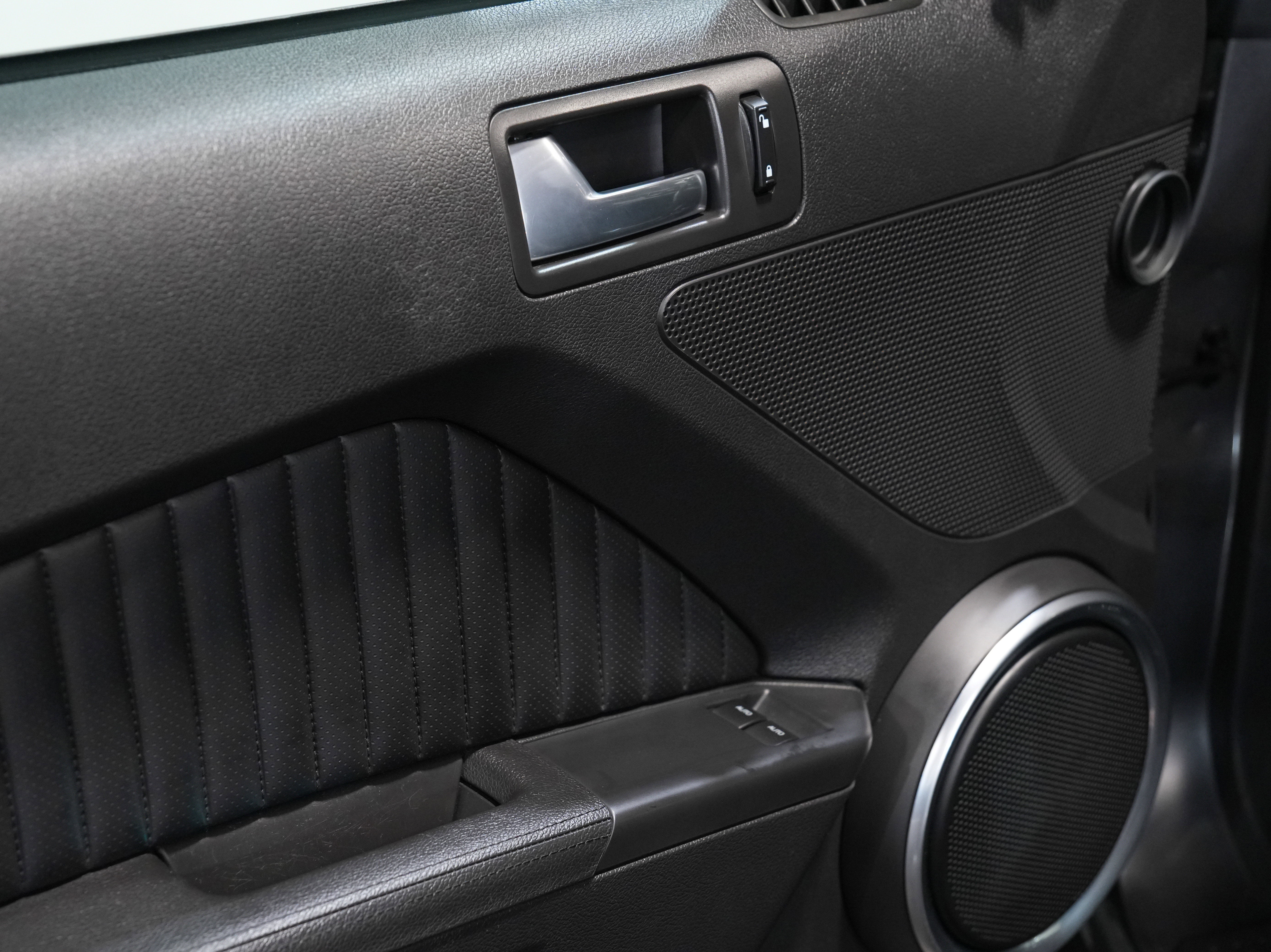 Used 2013 Ford Mustang Shelby GT500 image 24