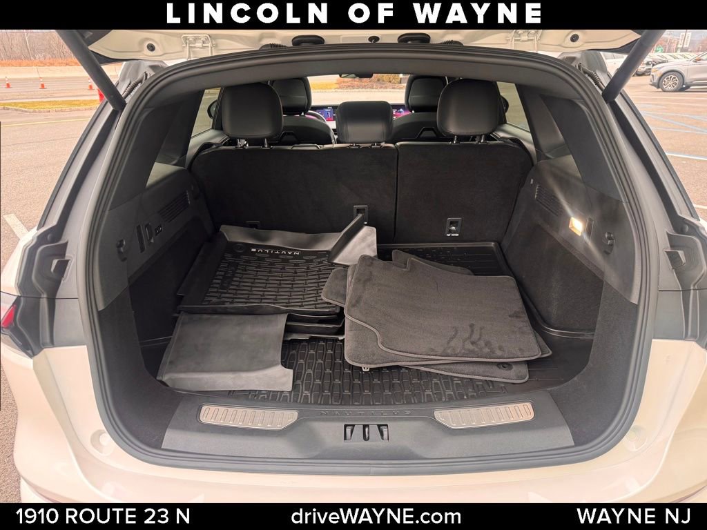 Used 2025 Lincoln Nautilus Premier w/ Equipment Group 102A image 6