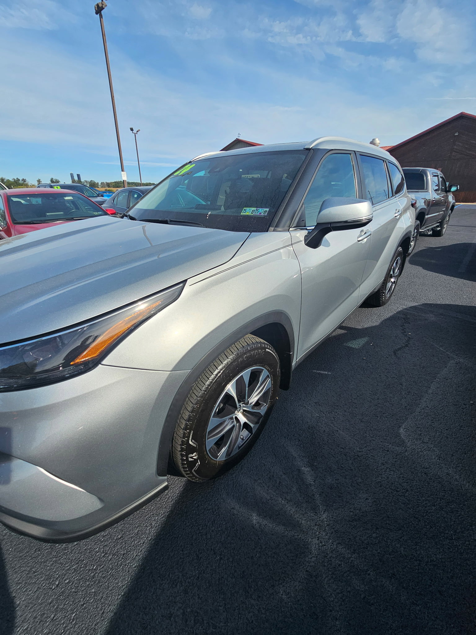 Used 2024 Toyota Highlander XLE image 1