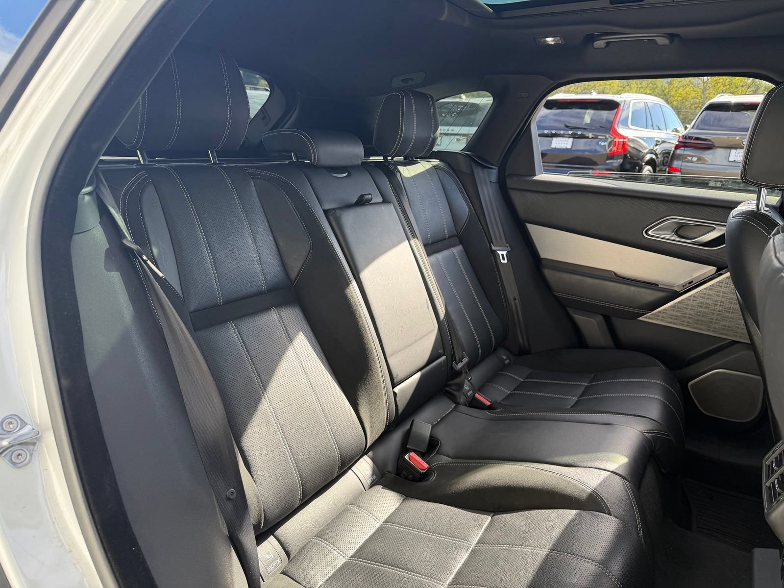 Used 2018 Land Rover Range Rover Velar R-Dynamic SE AWD/4WD image 19