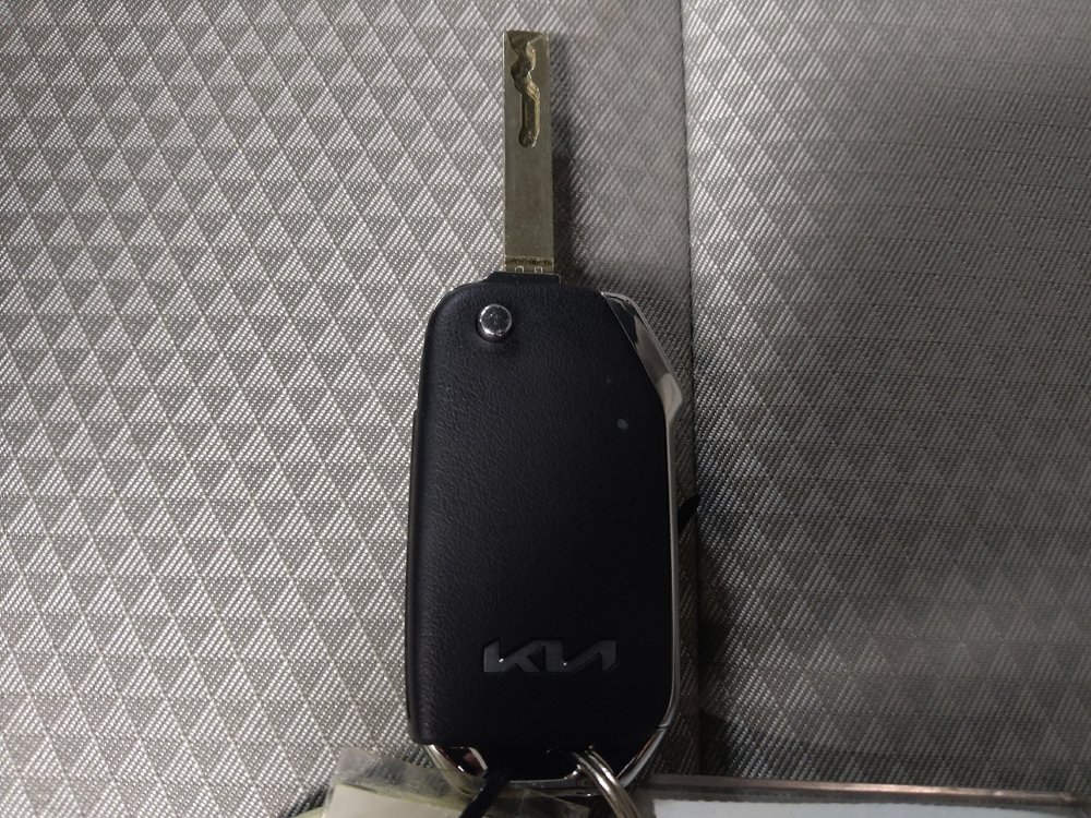 Used 2025 Kia Soul LX image 32