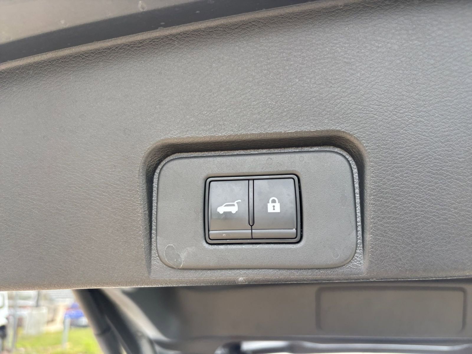 Used 2025 Nissan Rogue SV AWD/4WD image 22
