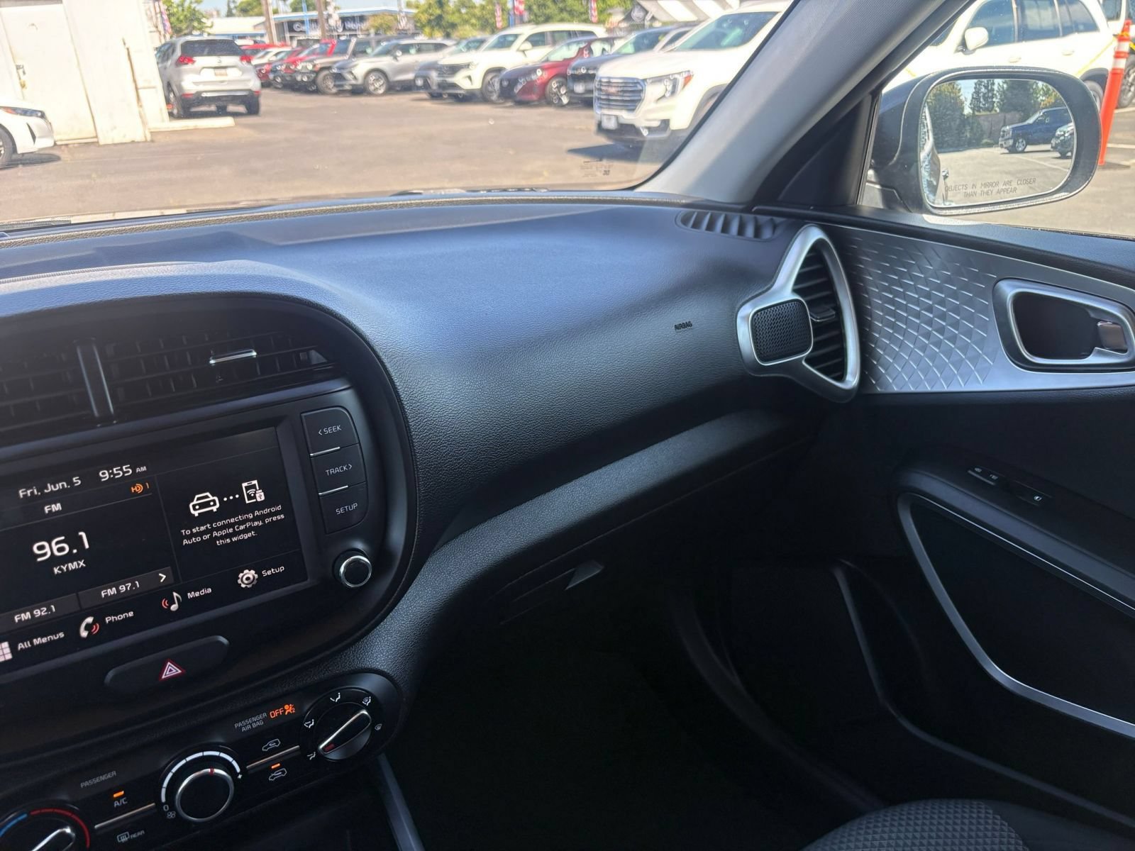 Used 2025 Kia Soul LX w/ LX Technology Package FWD image 33