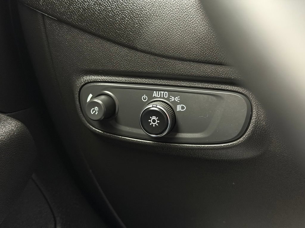 Used 2024 Chevrolet Equinox RS w/ LPO, Floor Liner Package FWD image 18