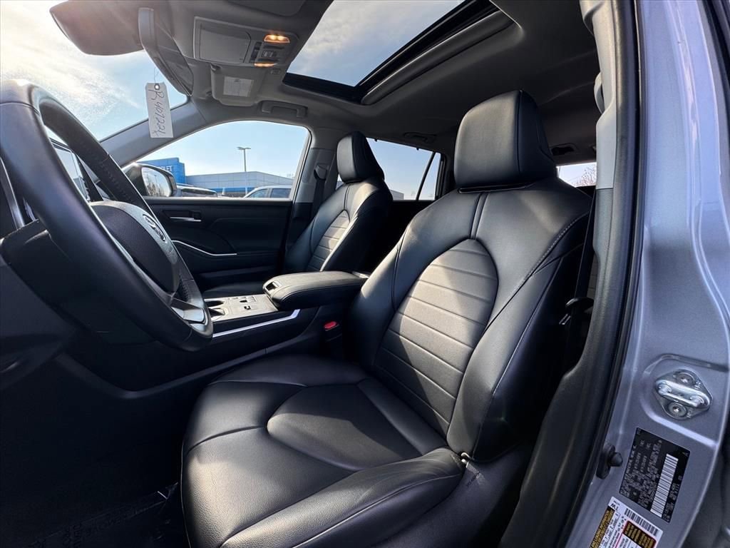Used 2023 Toyota Highlander XLE image 17