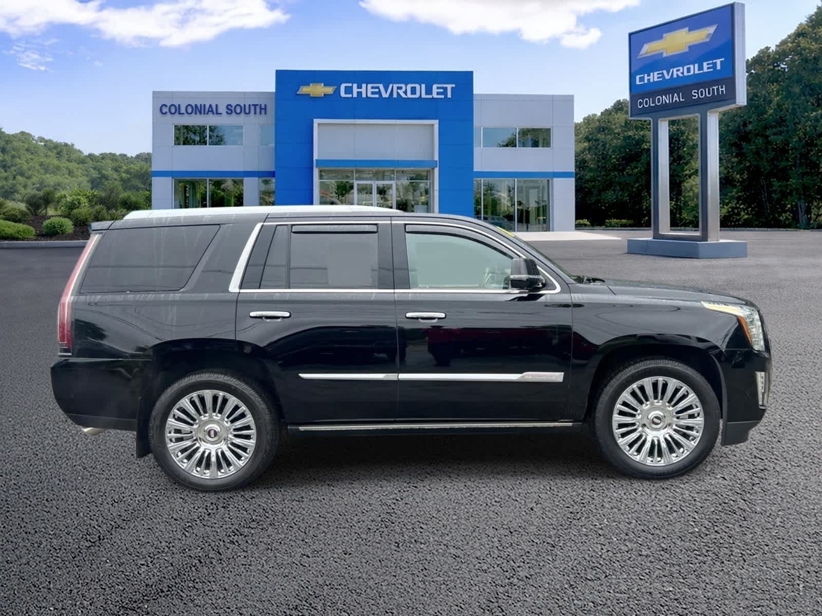 Used 2019 Cadillac Escalade Platinum AWD/4WD image 7