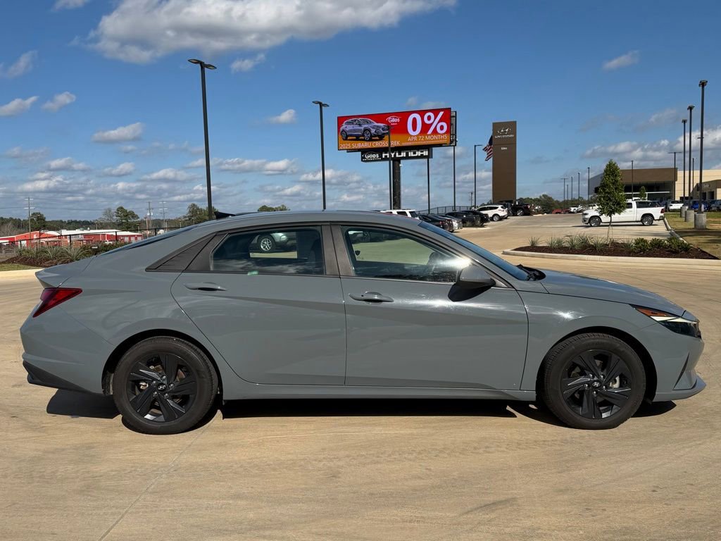 Used 2022 Hyundai Elantra SEL w/ Preferred Accessory Package image 6