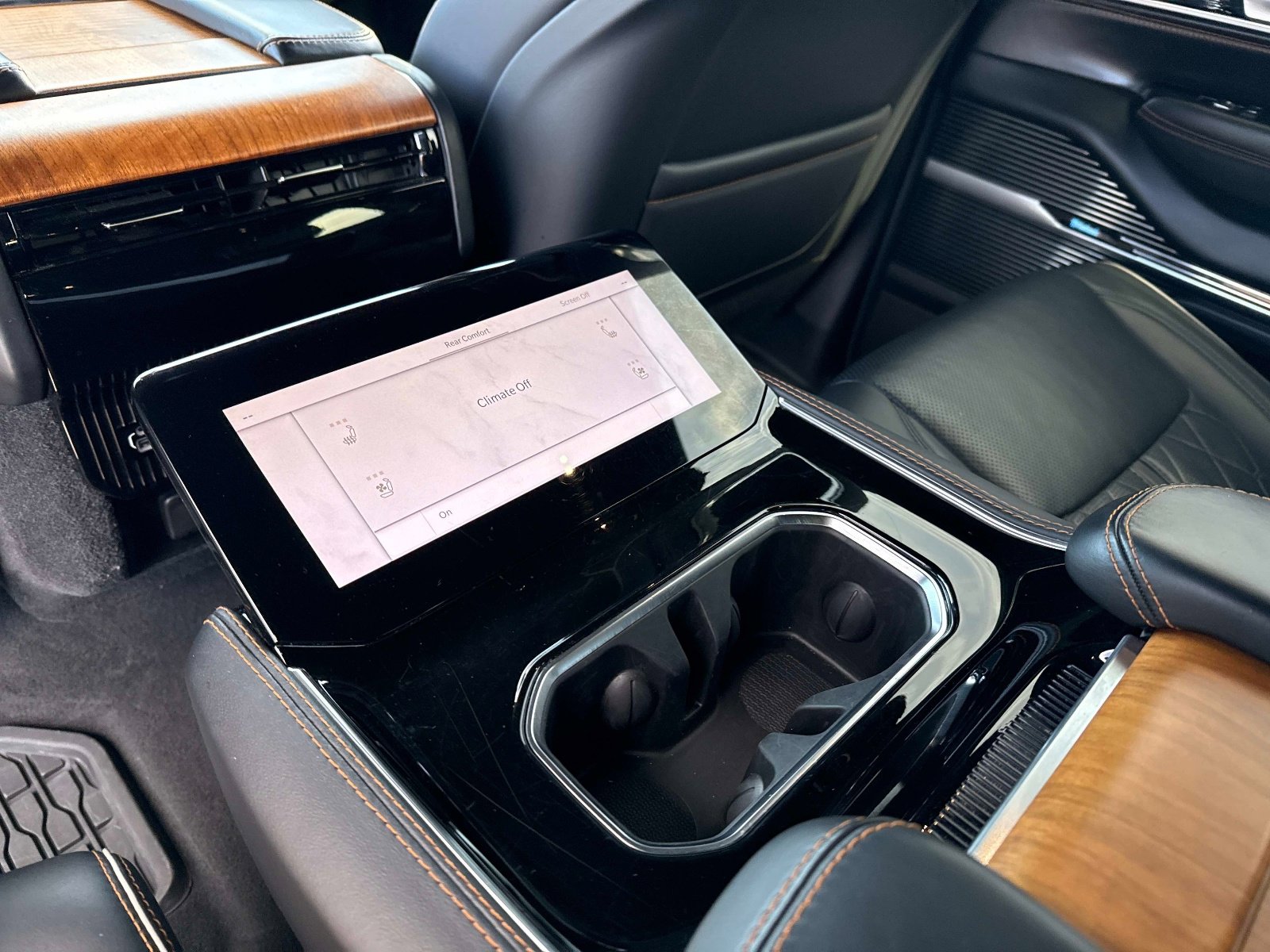 Used 2024 Jeep Grand Wagoneer L Series III image 18