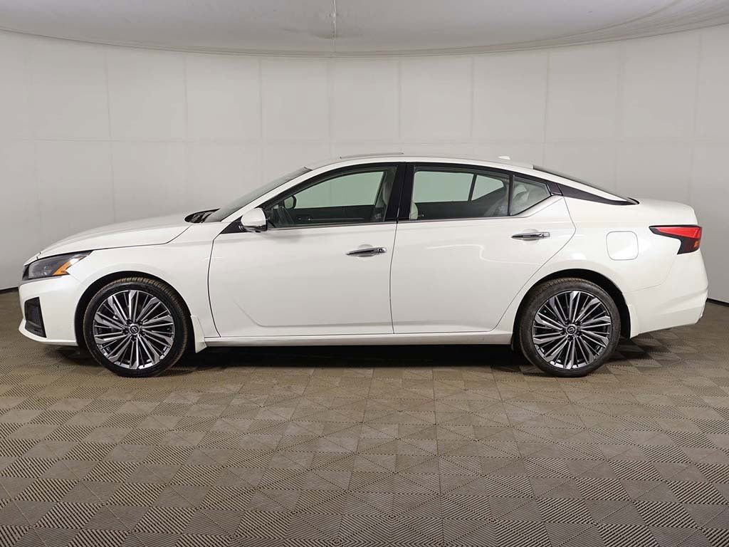 Used 2024 Nissan Altima 2.5 SL image 13
