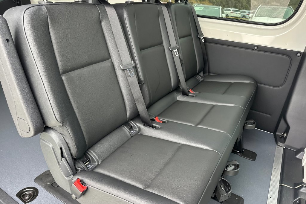 Used 2025 Mercedes-Benz Sprinter 2500 image 13