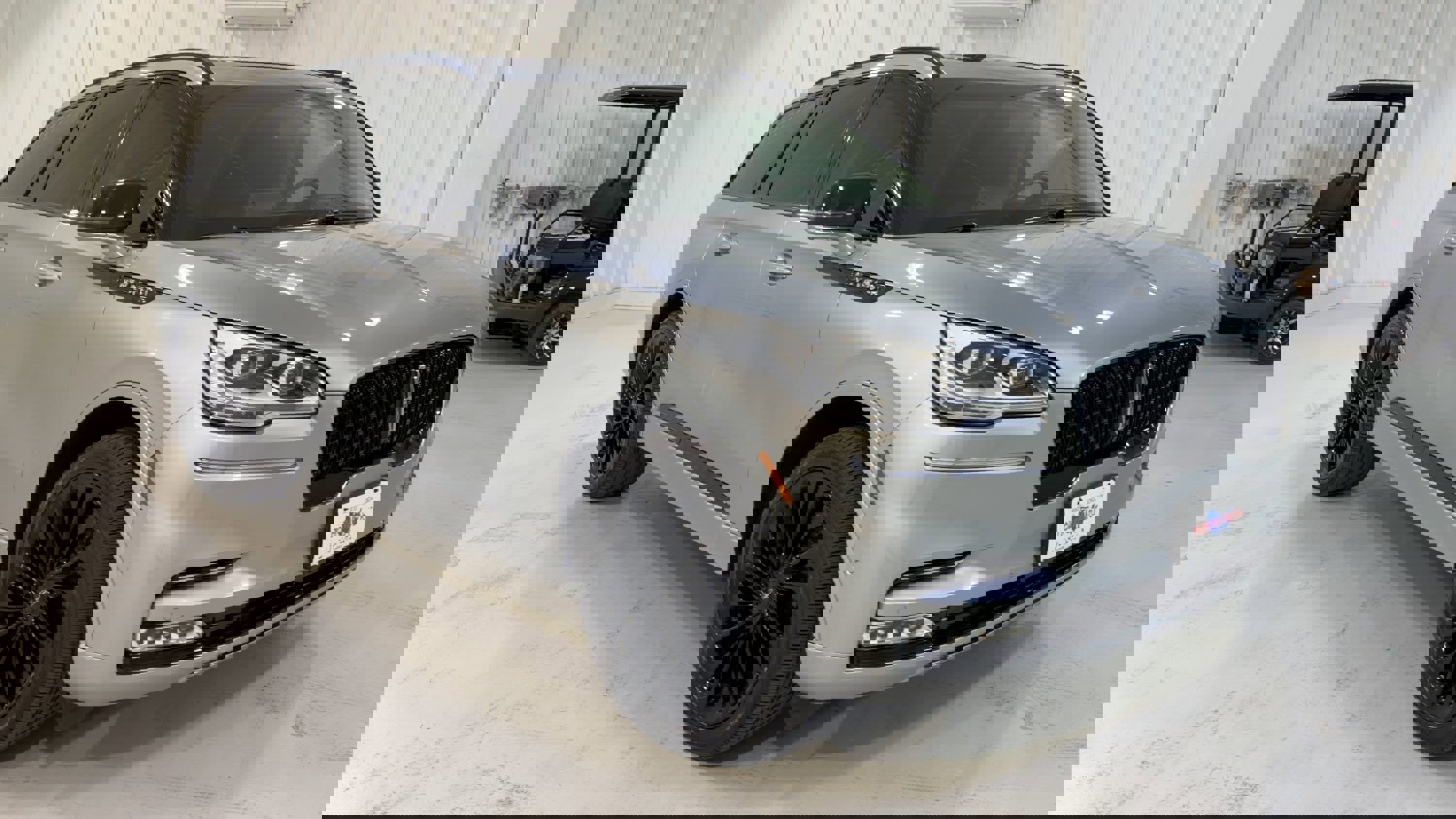 Used 2023 Lincoln Aviator Reserve w/ Equipment Group 201A image 3