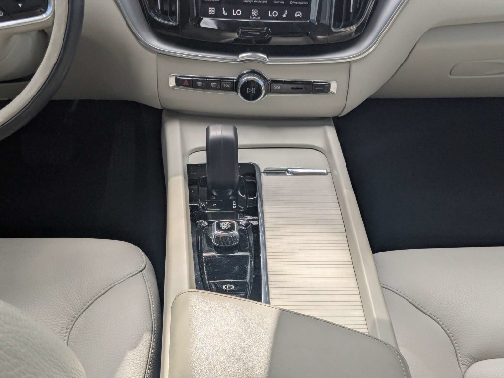 Certified 2024 Volvo XC60 B5 Core AWD/4WD image 23