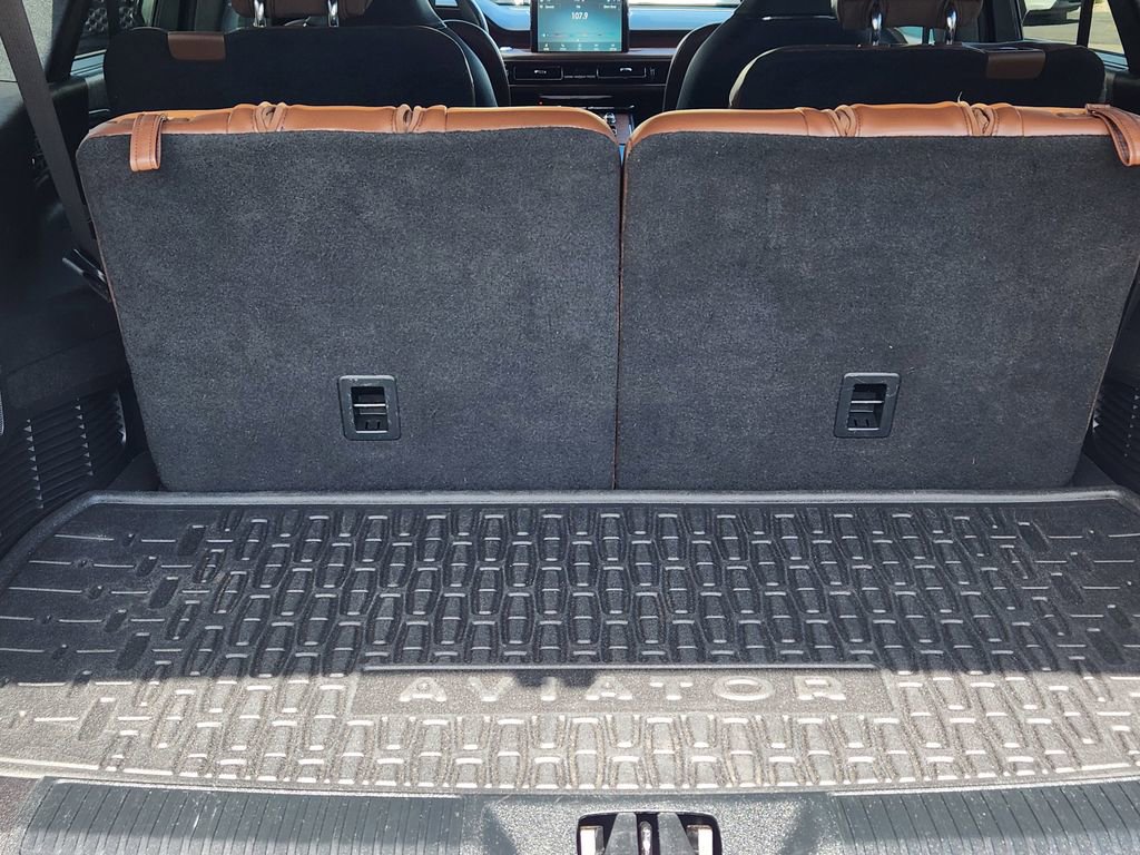 Used 2021 Lincoln Aviator Grand Touring w/ Equipment Group 302A AWD/4WD image 31