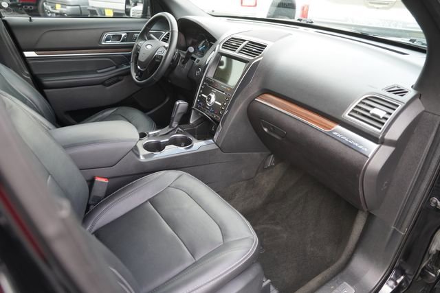 Used 2017 Ford Explorer Limited image 19