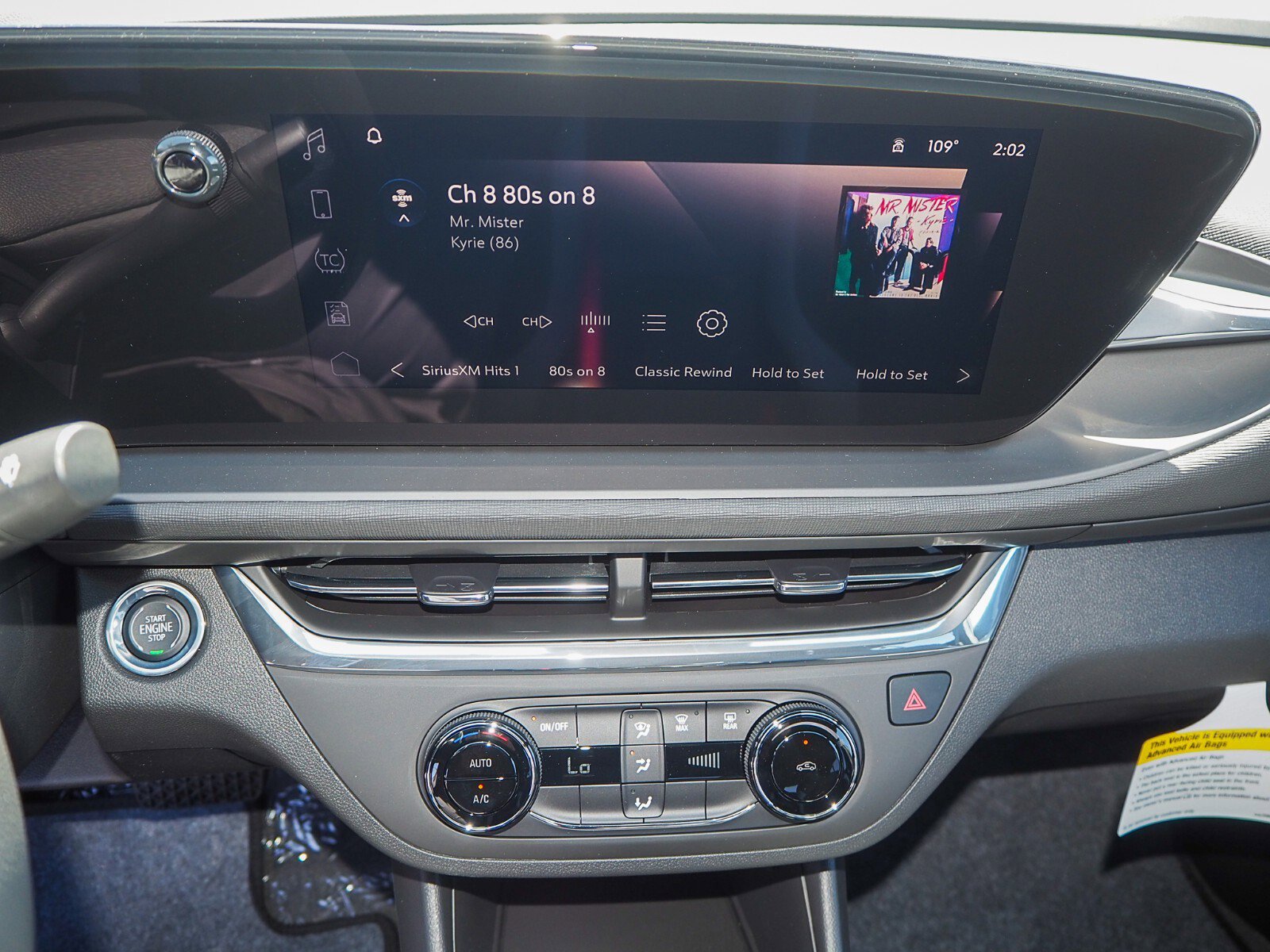 New 2025 Buick Envista Preferred image 11