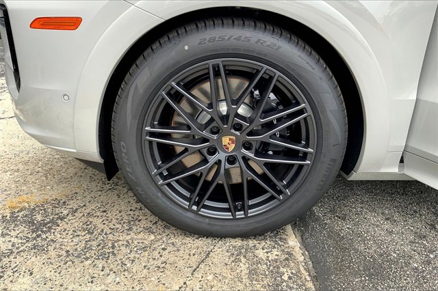 New 2025 Porsche Cayenne GTS image 15