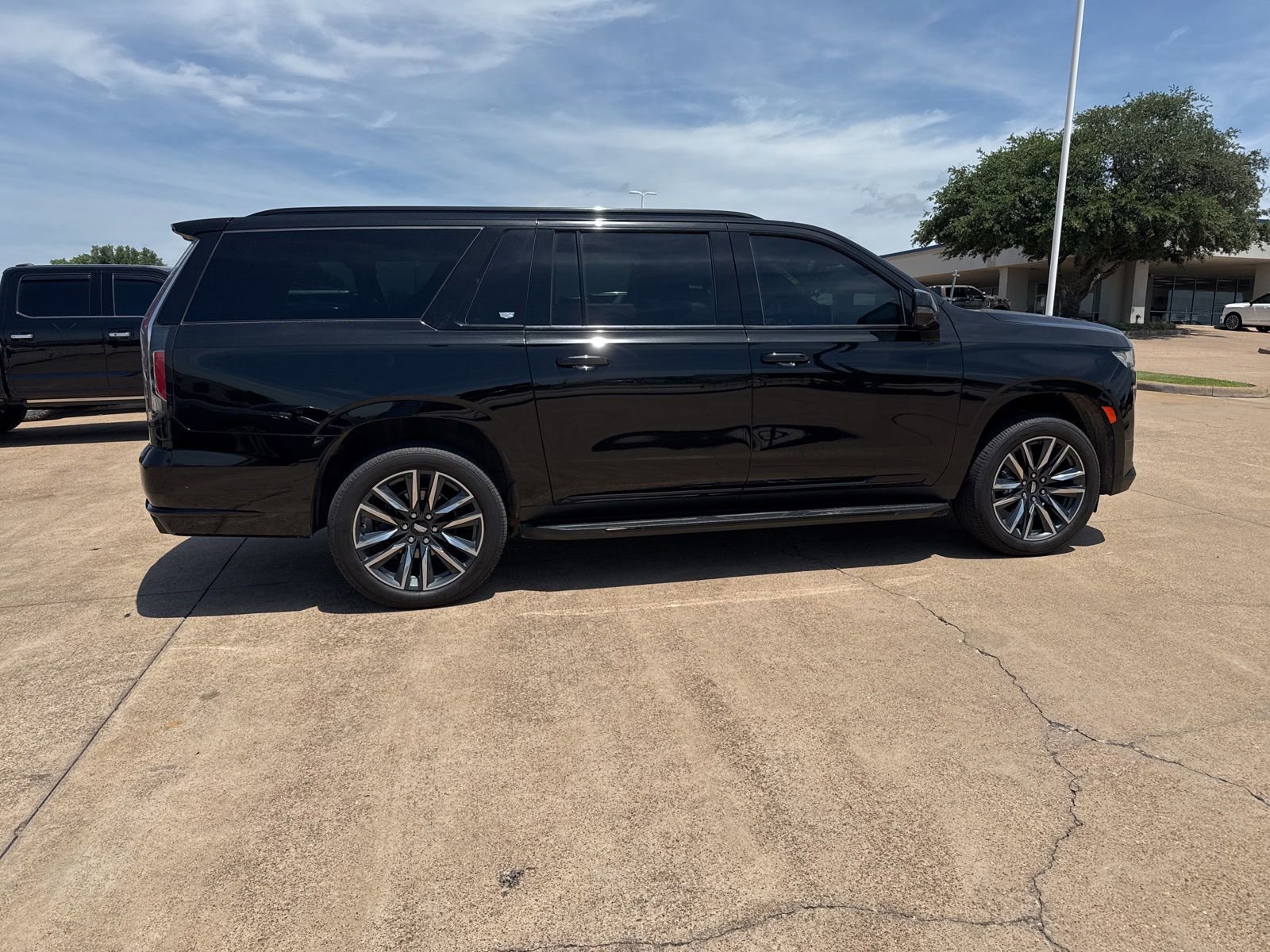 Used 2021 Cadillac Escalade ESV Sport w/ Driver Assist Tech Package AWD/4WD image 8