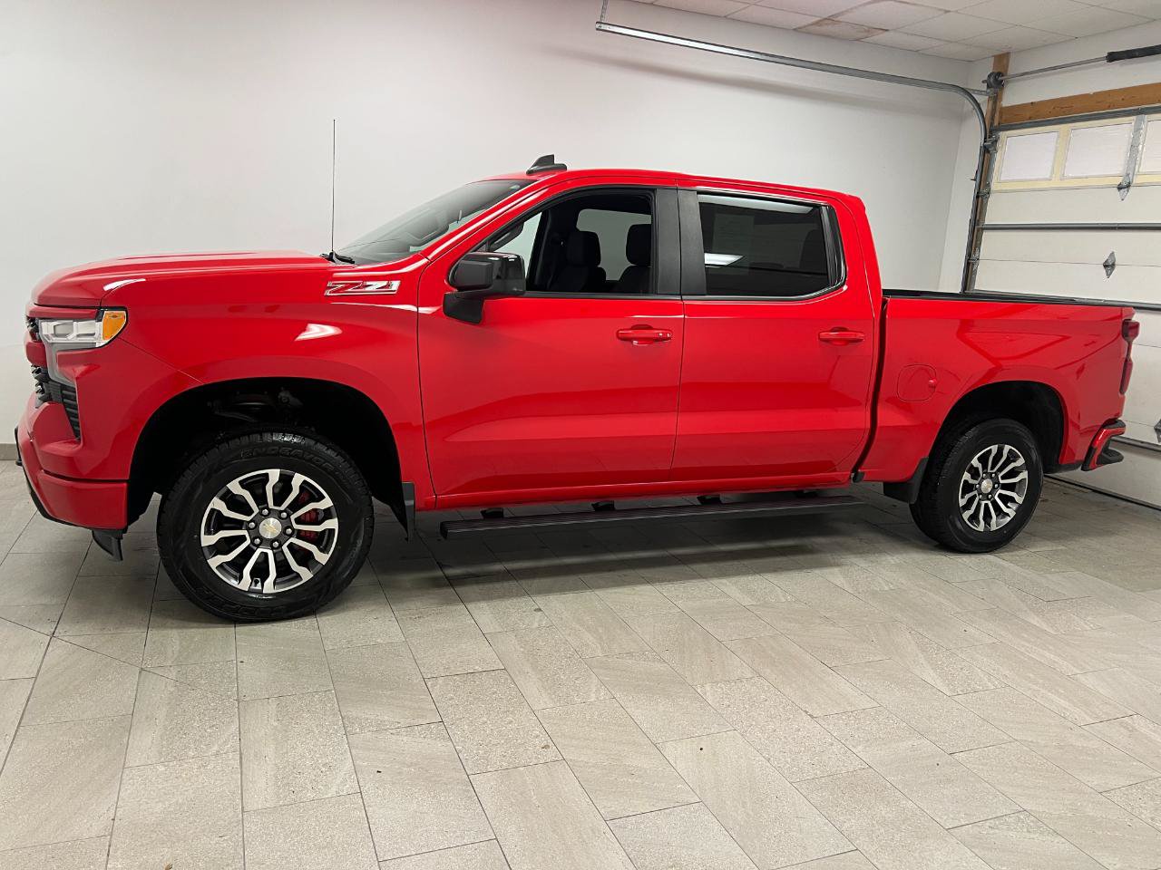 Used 2022 Chevrolet Silverado 1500 RST AWD/4WD image 2