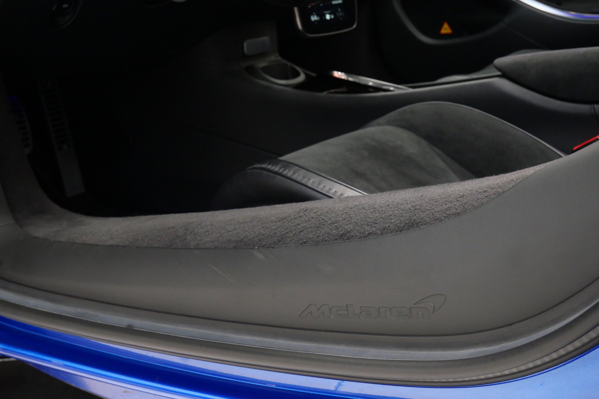 Used 2025 McLaren Artura Spider image 27