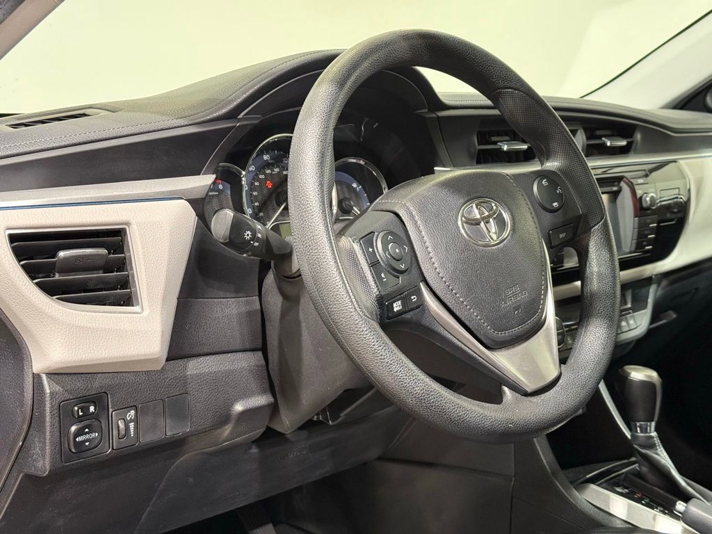 Used 2015 Toyota Corolla LE FWD image 16