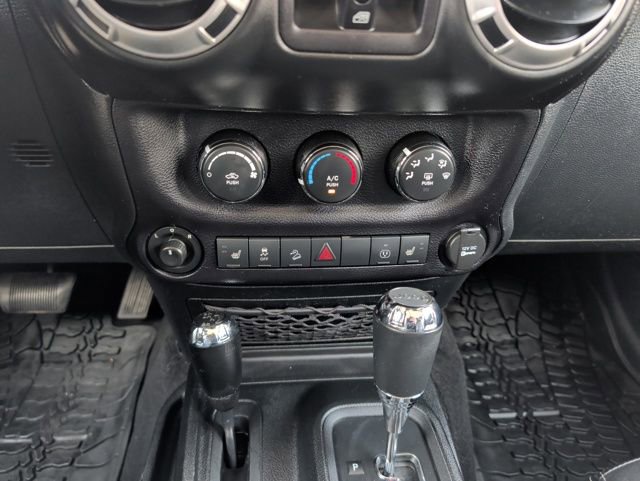 Used 2016 Jeep Wrangler Unlimited Rubicon w/ Connectivity Group image 23
