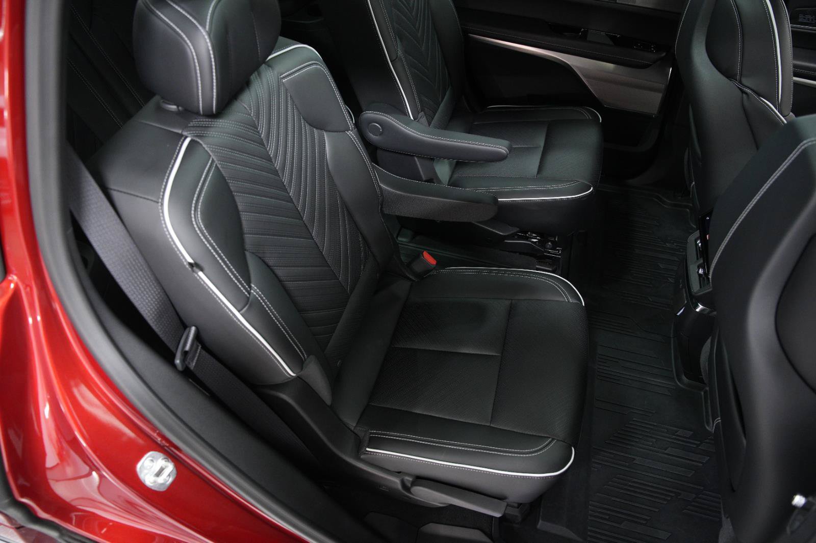 Used 2026 Cadillac Vistiq Platinum w/ LPO, Floor Liner Package AWD/4WD image 24