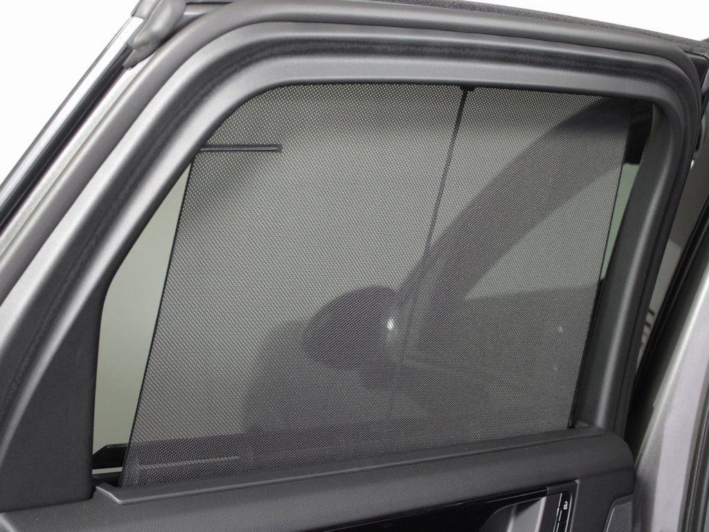 Certified 2025 Porsche Cayenne AWD/4WD image 34