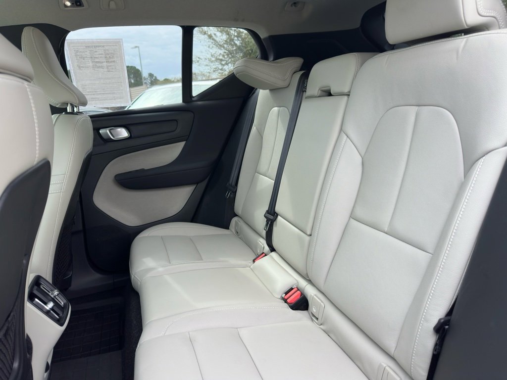 Used 2021 Volvo XC40 T5 Inscription w/ Advanced Package image 18