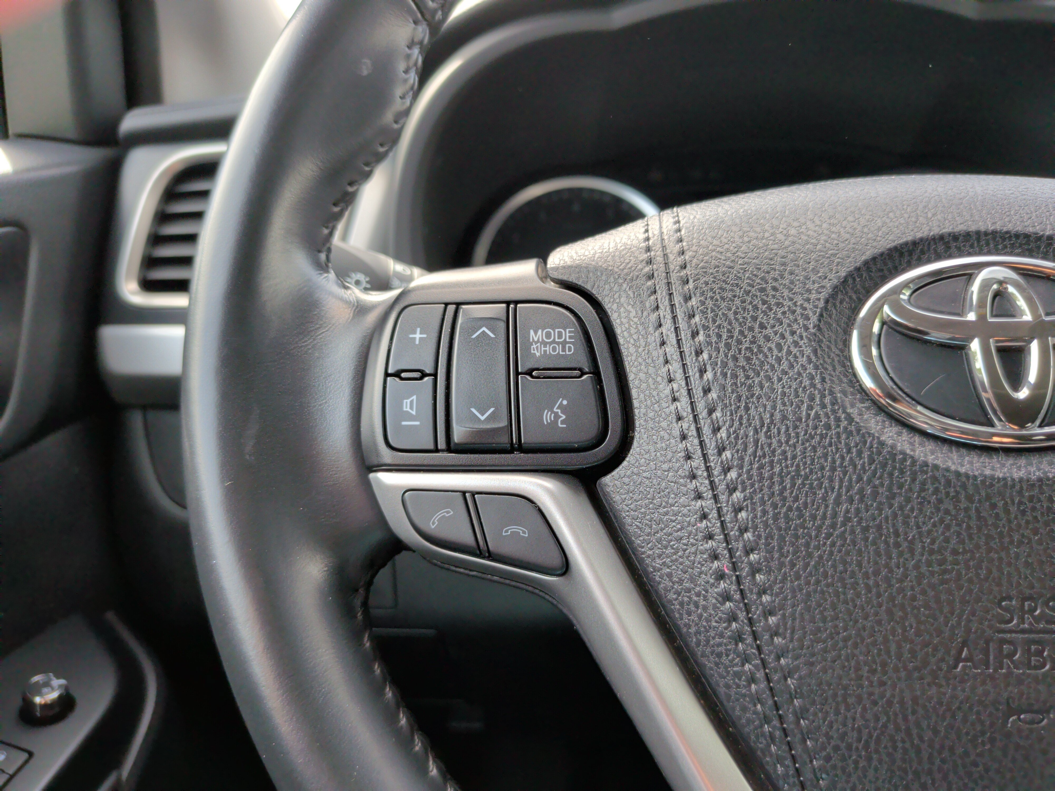 Used 2019 Toyota Highlander XLE AWD/4WD image 23