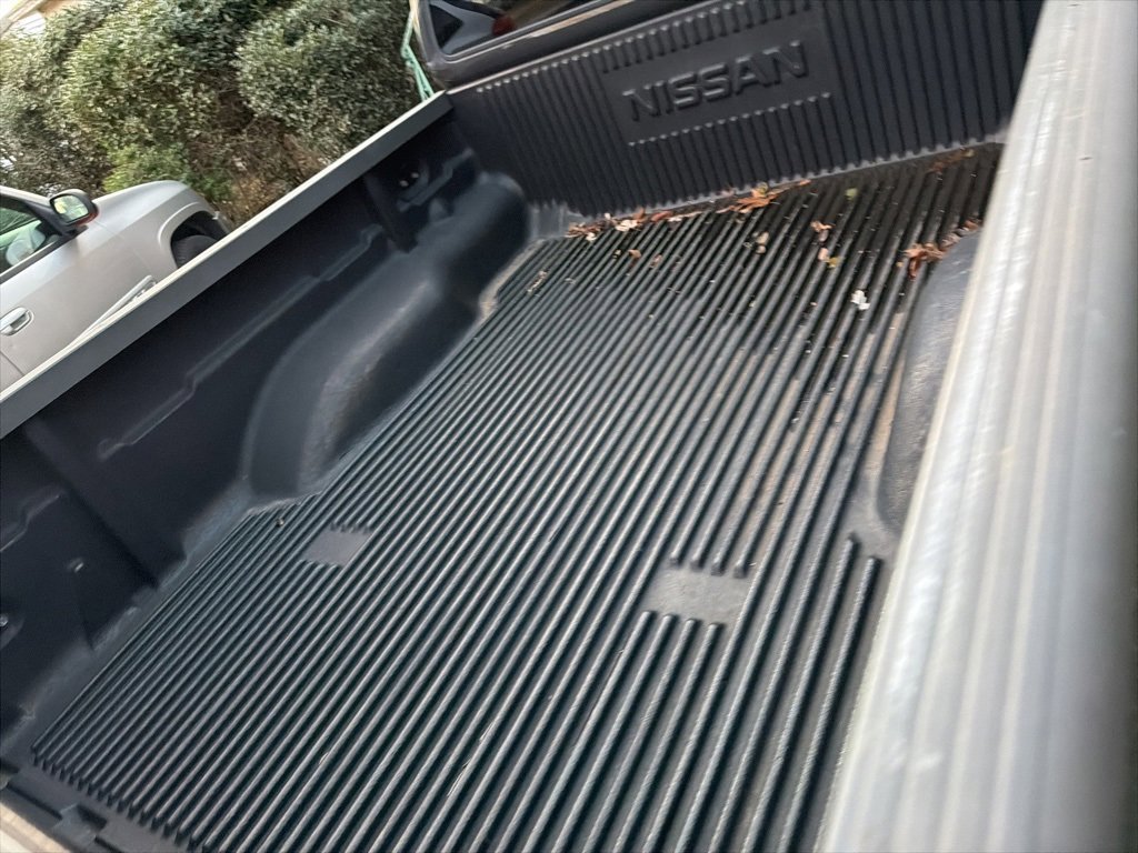 Used 2012 Nissan Frontier SV image 9