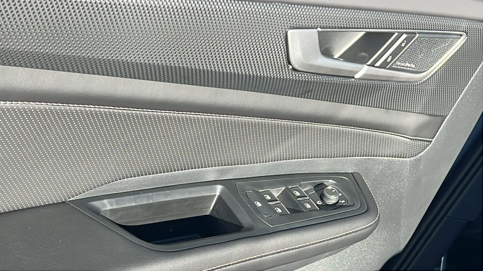 New 2026 Volkswagen Atlas Cross Sport SEL Premium R-Line image 22