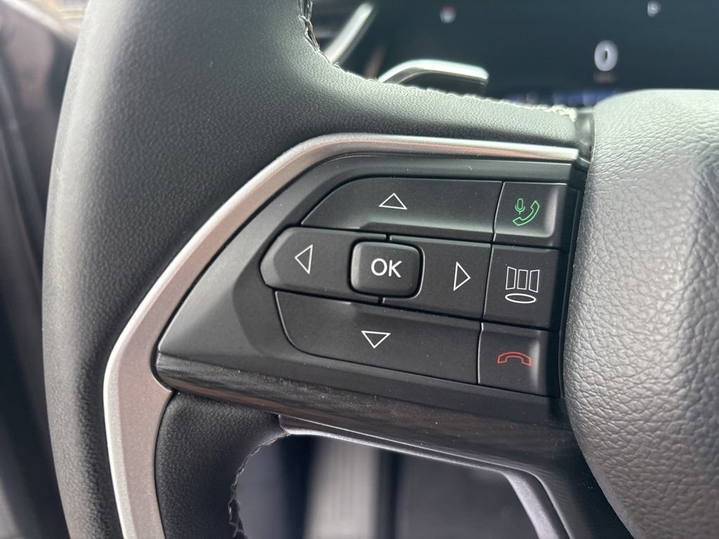 Used 2023 Jeep Grand Cherokee Laredo AWD/4WD image 18