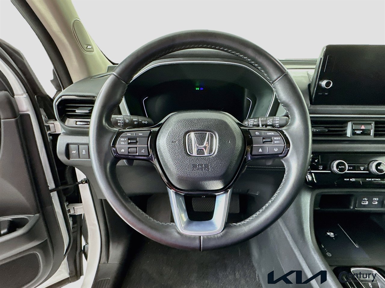 Used 2023 Honda Pilot Touring image 11