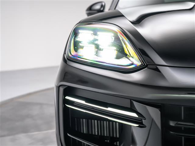 Used 2025 Porsche Cayenne Turbo AWD/4WD image 12
