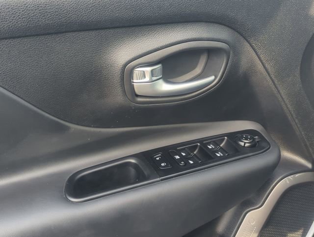 Used 2022 Jeep Renegade Limited AWD/4WD image 13