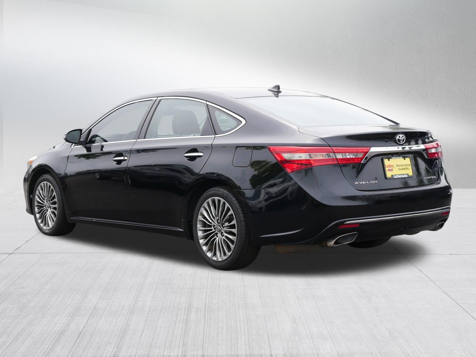 Used 2016 Toyota Avalon Limited w/ Toyota Safety Sense Package FWD image 5