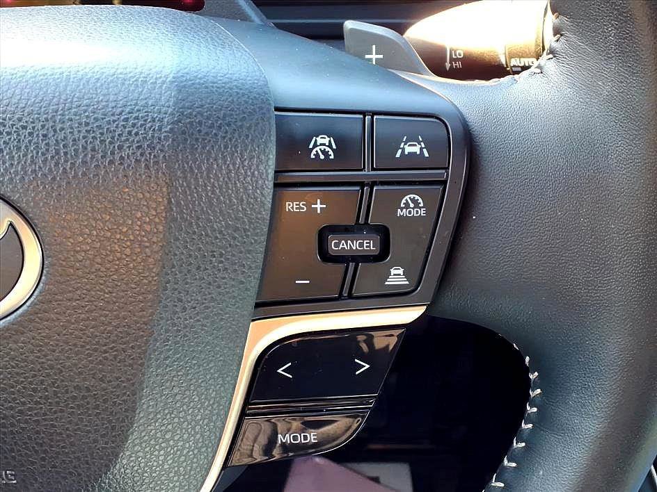 Used 2025 Toyota Crown Signia w/ Advanced Technology Package image 27