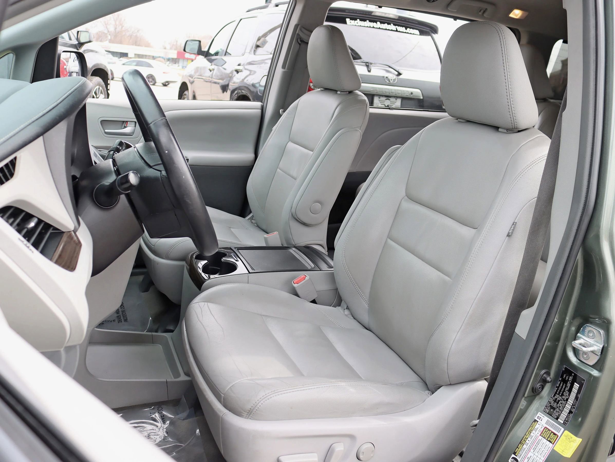 Used 2018 Toyota Sienna XLE w/ XLE Navigation Package FWD image 26