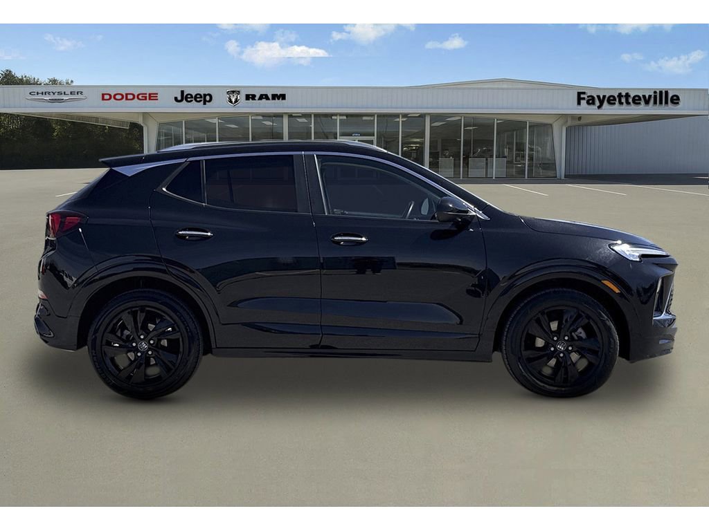 Used 2024 Buick Encore GX Sport Touring image 2