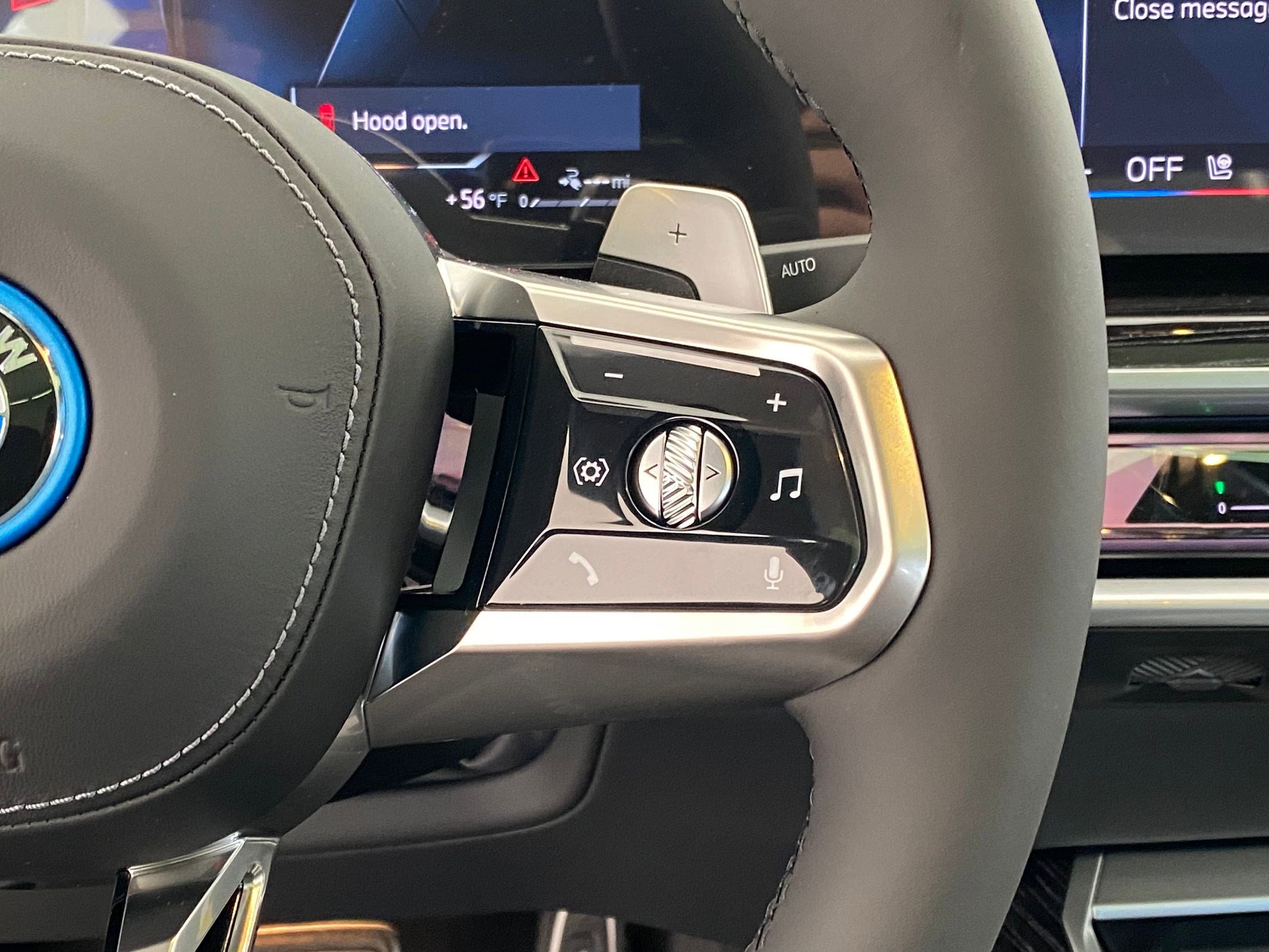 New 2026 BMW 750e xDrive w/ Premium Package image 31