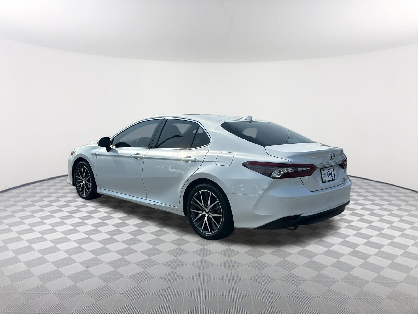 Used 2021 Toyota Camry XLE w/ Navigation Upgrade Package FWD image 7