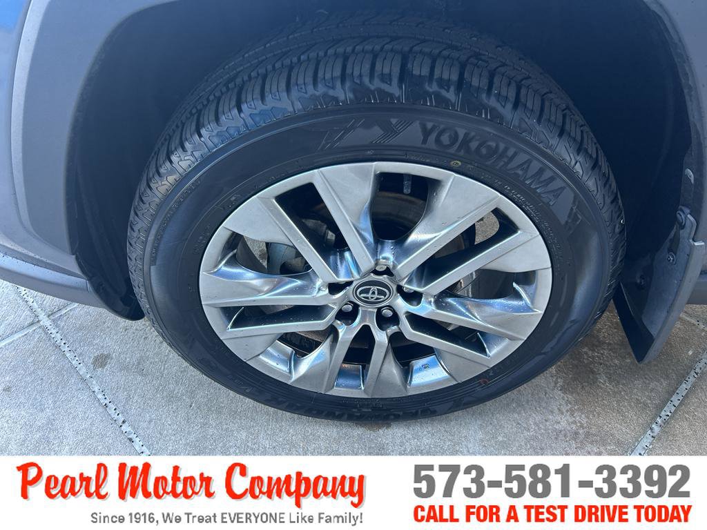 Used 2020 Toyota RAV4 XLE Premium AWD/4WD image 8