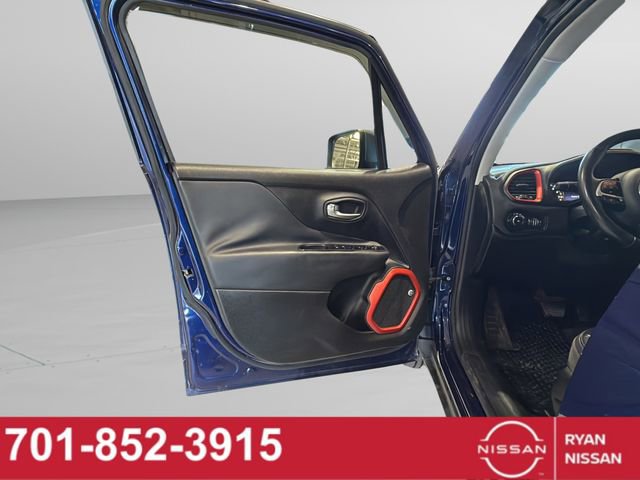 Used 2016 Jeep Renegade Trailhawk w/ Premium Trailhawk Package image 34