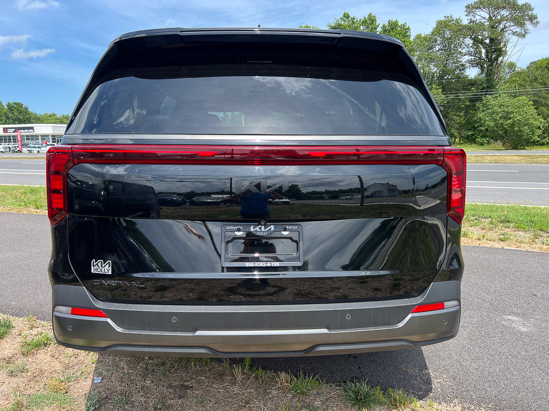 Used 2026 Kia Carnival SX w/ SX Dark Edition Package FWD image 4