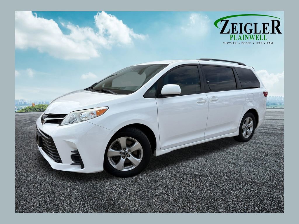 Used 2018 Toyota Sienna LE FWD image 1