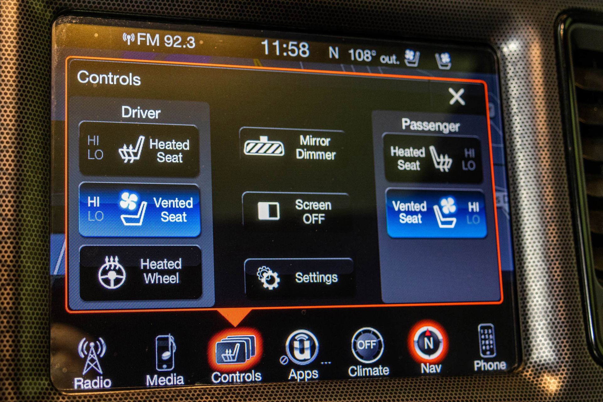 Used 2015 Dodge Challenger R/T Plus RWD image 12